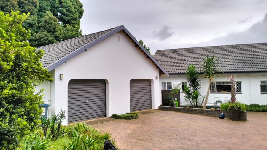 6 Bedroom Property for Sale in Mountain Homes KwaZulu-Natal