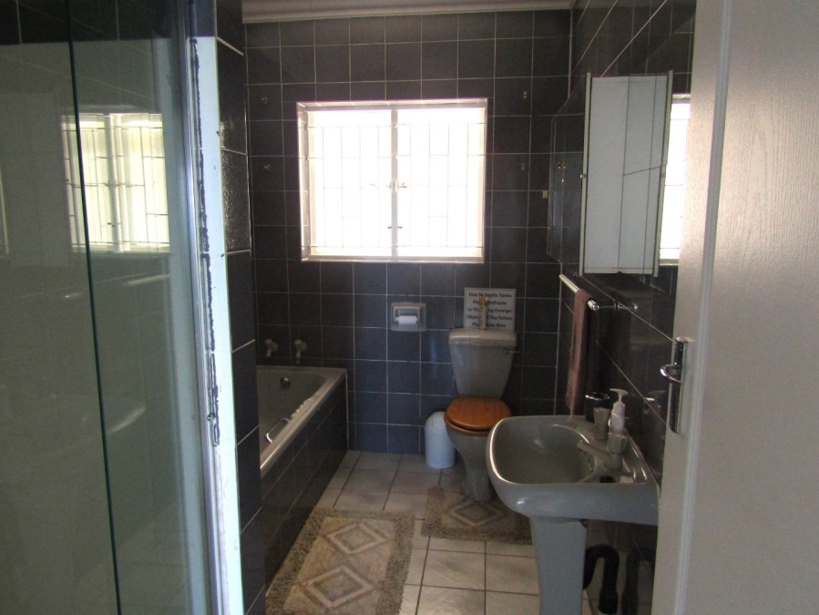 5 Bedroom Property for Sale in Pennington KwaZulu-Natal