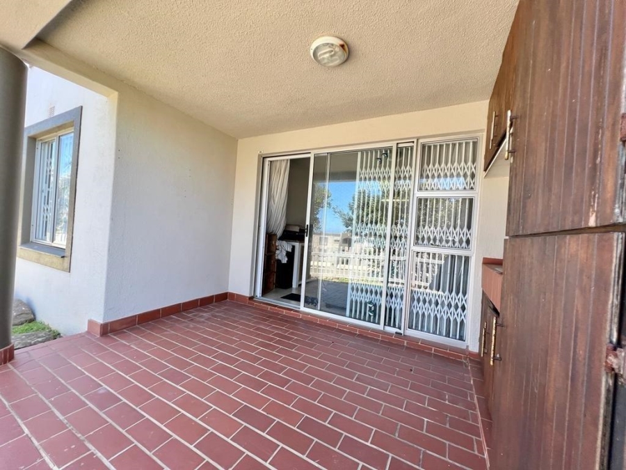 2 Bedroom Property for Sale in Uvongo KwaZulu-Natal