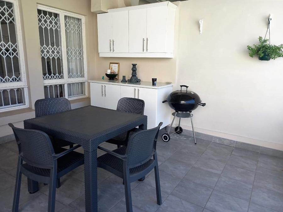 2 Bedroom Property for Sale in Uvongo KwaZulu-Natal