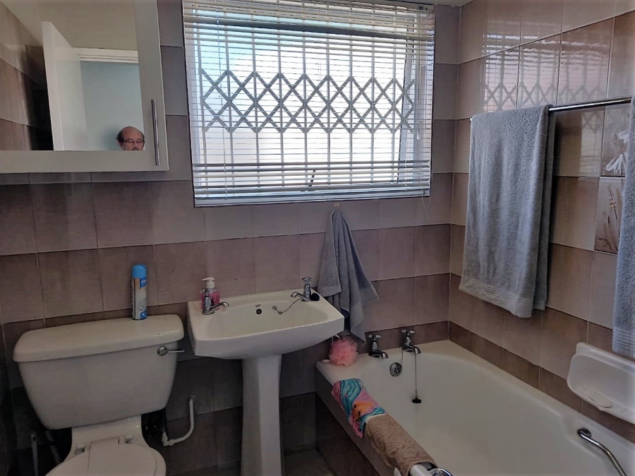 2 Bedroom Property for Sale in Uvongo KwaZulu-Natal