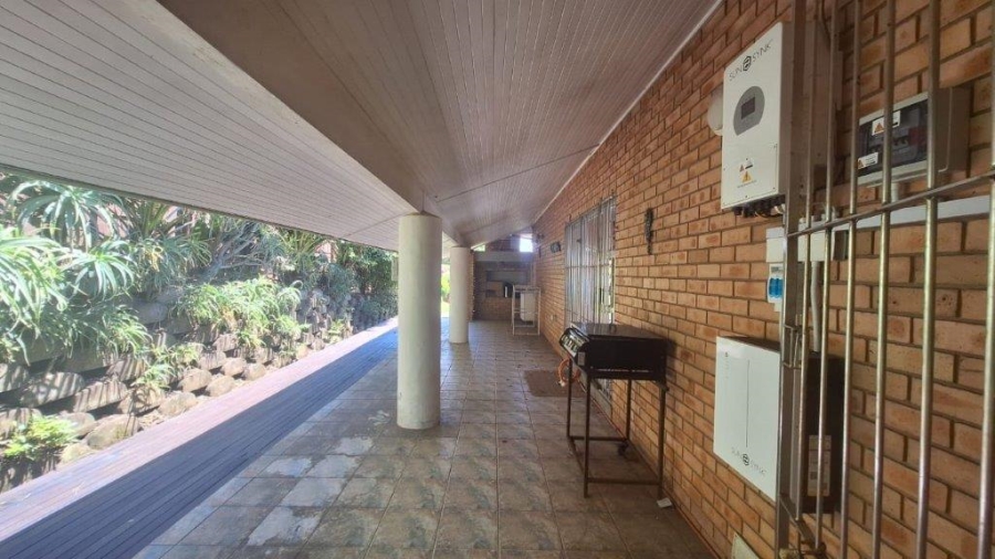 6 Bedroom Property for Sale in Mtwalume KwaZulu-Natal