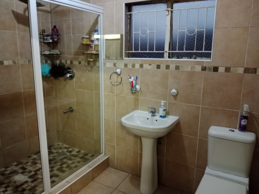 6 Bedroom Property for Sale in Newholme KwaZulu-Natal