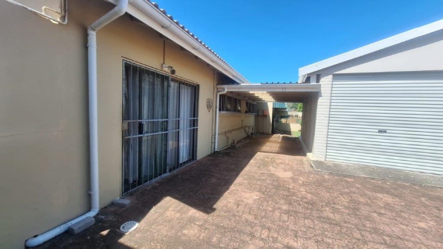 5 Bedroom Property for Sale in Uvongo KwaZulu-Natal