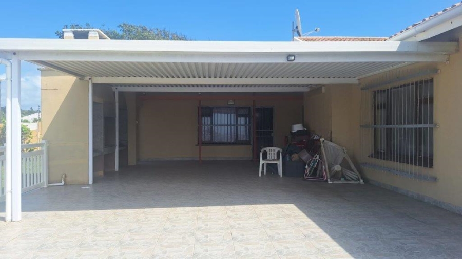 5 Bedroom Property for Sale in Uvongo KwaZulu-Natal