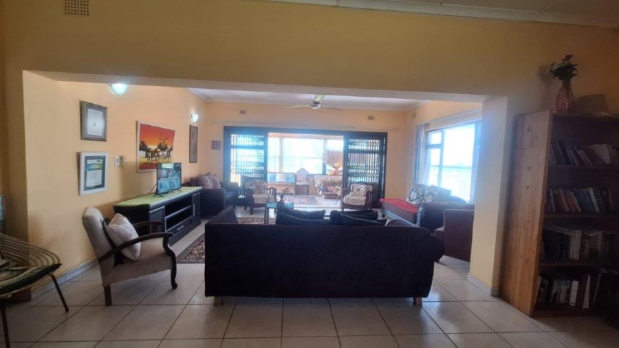 5 Bedroom Property for Sale in Uvongo KwaZulu-Natal