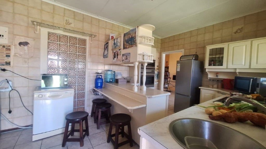 5 Bedroom Property for Sale in Uvongo KwaZulu-Natal