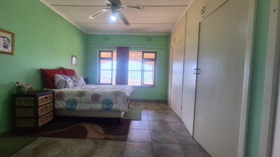 5 Bedroom Property for Sale in Uvongo KwaZulu-Natal