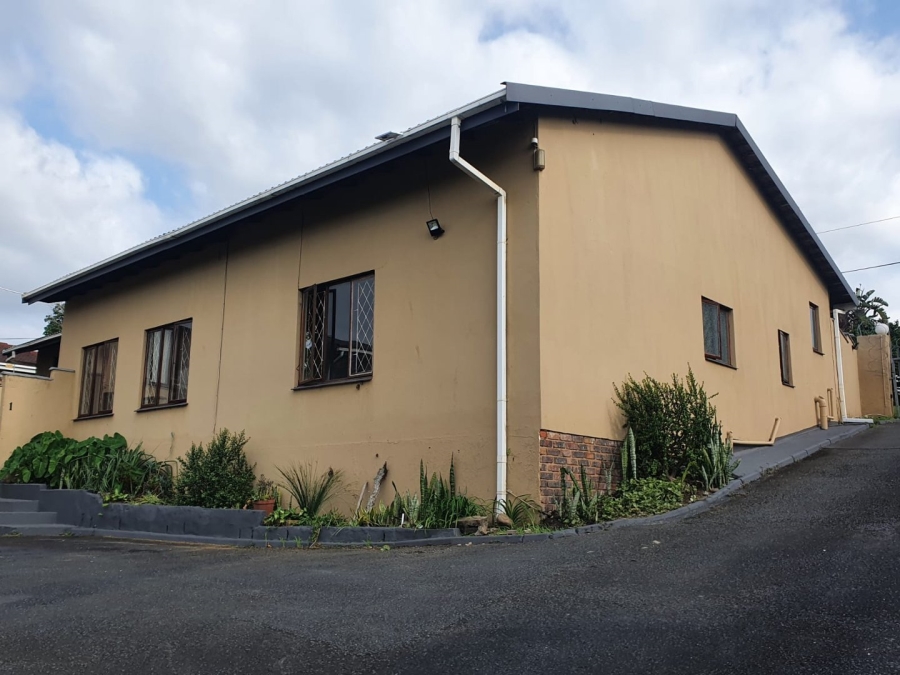 4 Bedroom Property for Sale in Uvongo KwaZulu-Natal