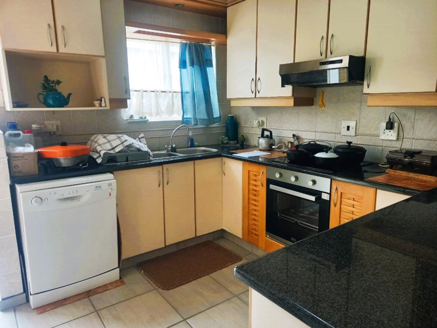 2 Bedroom Property for Sale in Uvongo KwaZulu-Natal