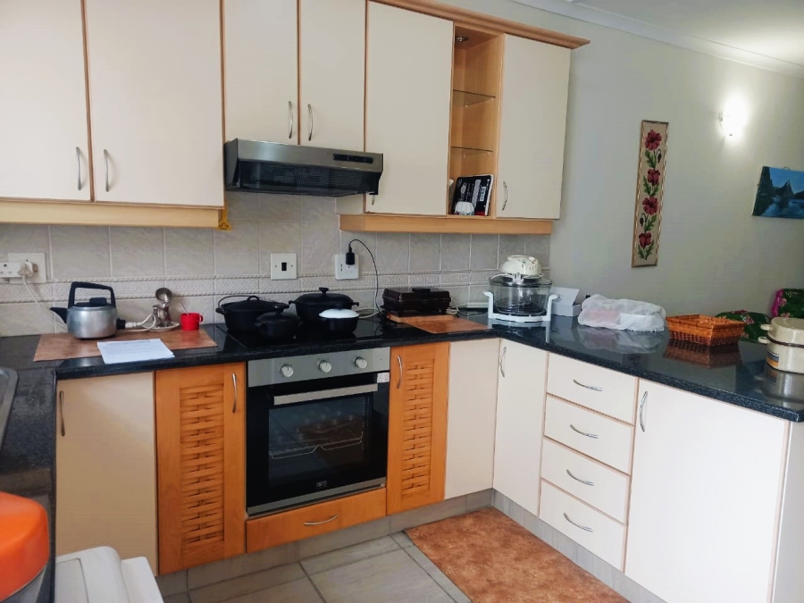 2 Bedroom Property for Sale in Uvongo KwaZulu-Natal