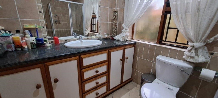 3 Bedroom Property for Sale in Uvongo KwaZulu-Natal