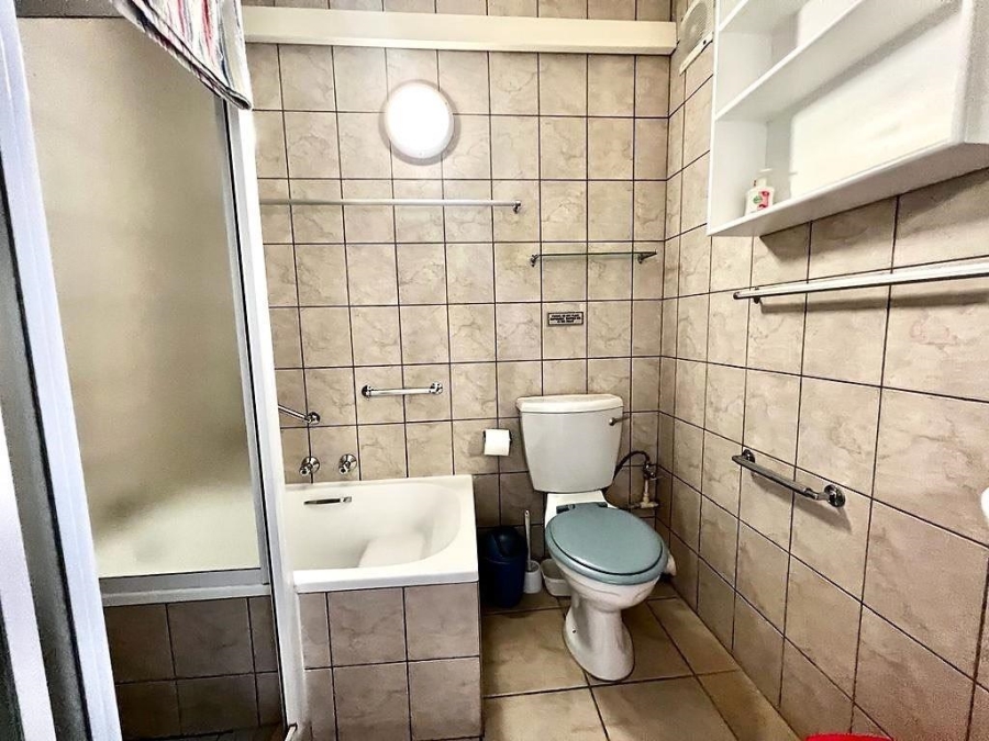 2 Bedroom Property for Sale in Uvongo KwaZulu-Natal