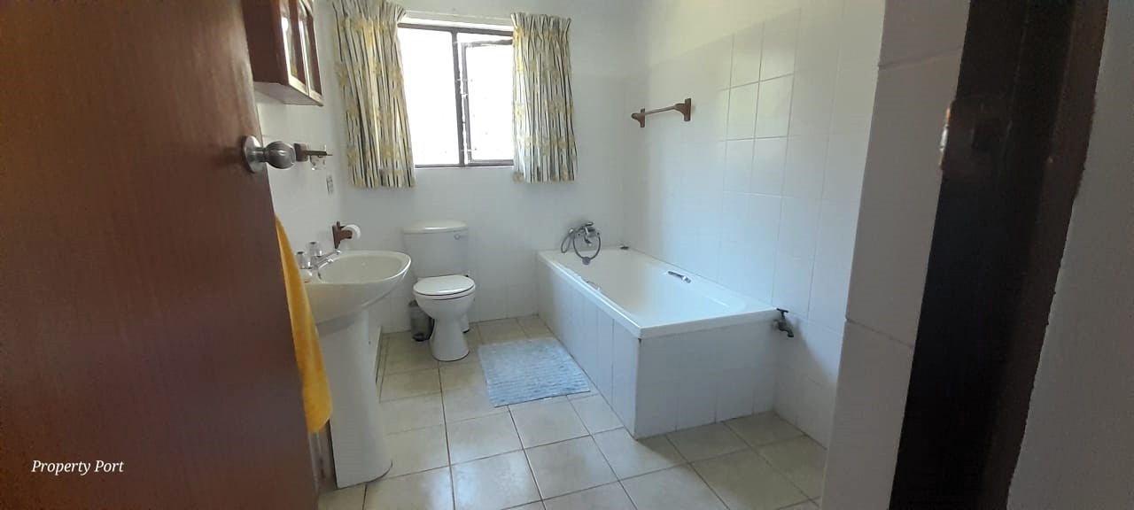 5 Bedroom Property for Sale in Sea Park KwaZulu-Natal