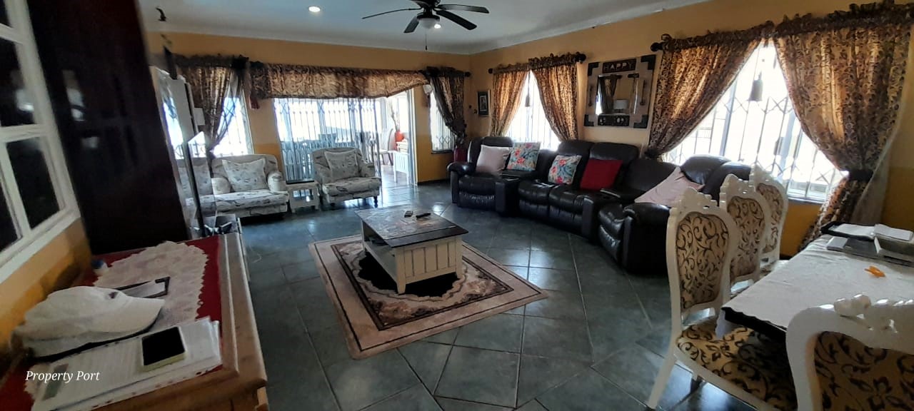 4 Bedroom Property for Sale in Uvongo KwaZulu-Natal