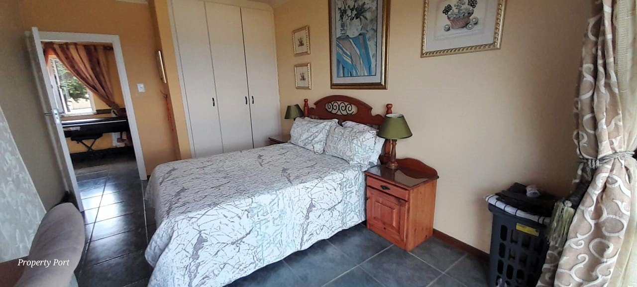 4 Bedroom Property for Sale in Uvongo KwaZulu-Natal