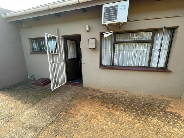 2 Bedroom Property for Sale in Port Edward KwaZulu-Natal