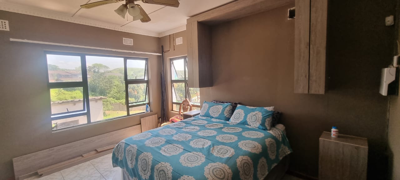 6 Bedroom Property for Sale in Marburg KwaZulu-Natal