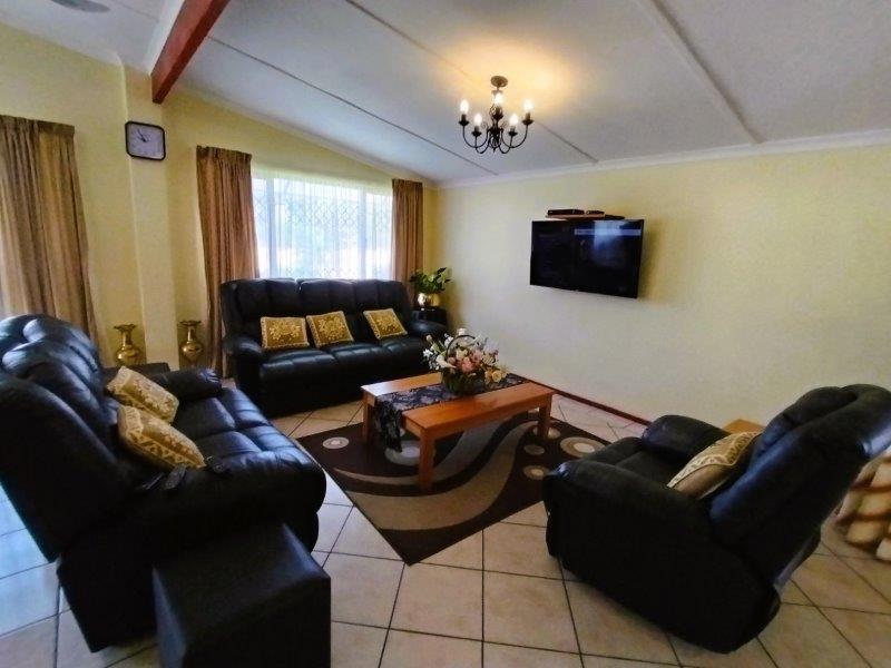 5 Bedroom Property for Sale in Sea Park KwaZulu-Natal