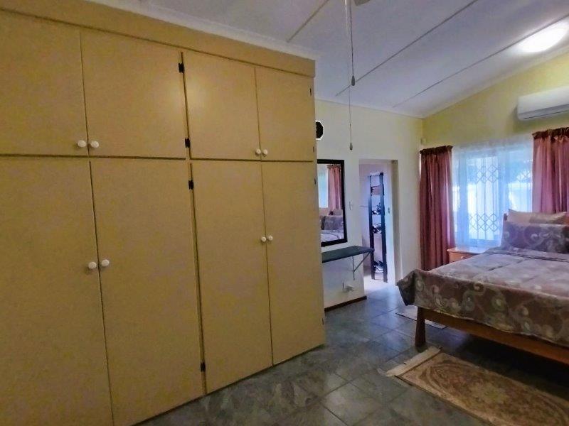 5 Bedroom Property for Sale in Sea Park KwaZulu-Natal