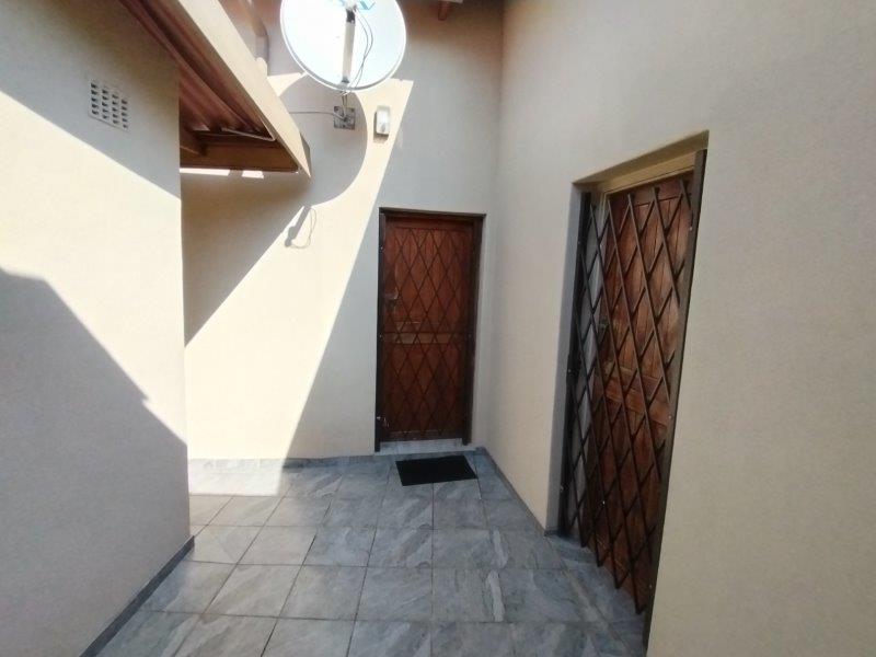 5 Bedroom Property for Sale in Sea Park KwaZulu-Natal