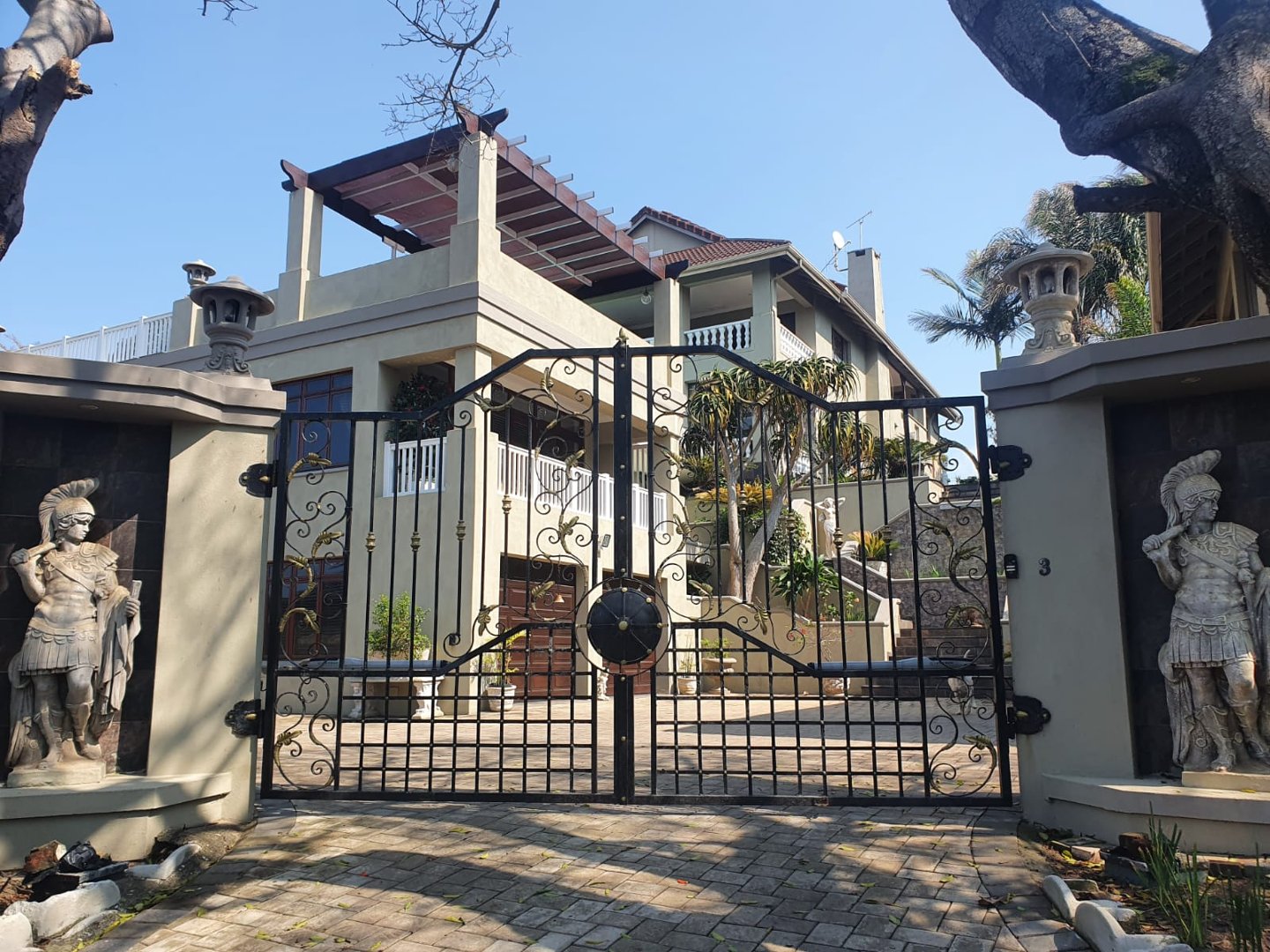 9 Bedroom Property for Sale in Umtentweni KwaZulu-Natal