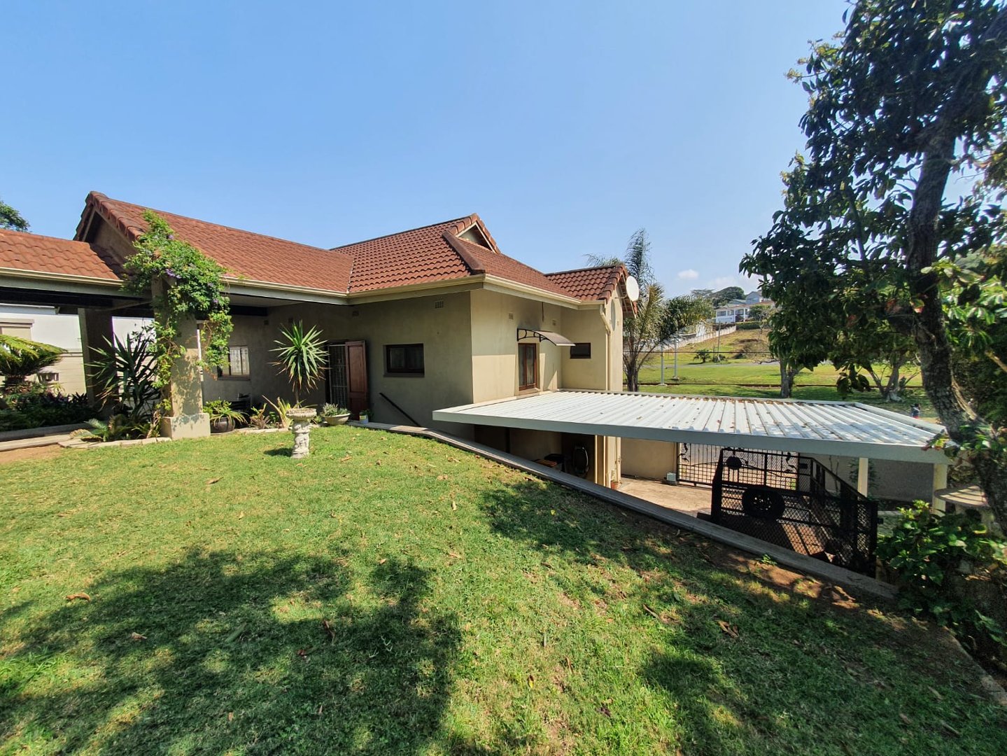 9 Bedroom Property for Sale in Umtentweni KwaZulu-Natal