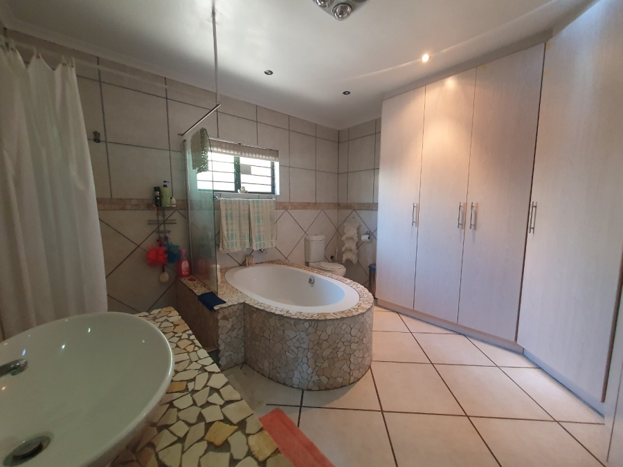 6 Bedroom Property for Sale in Mtwalume KwaZulu-Natal