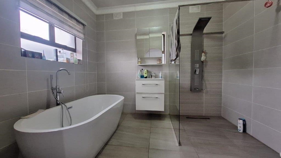 4 Bedroom Property for Sale in Umtentweni KwaZulu-Natal