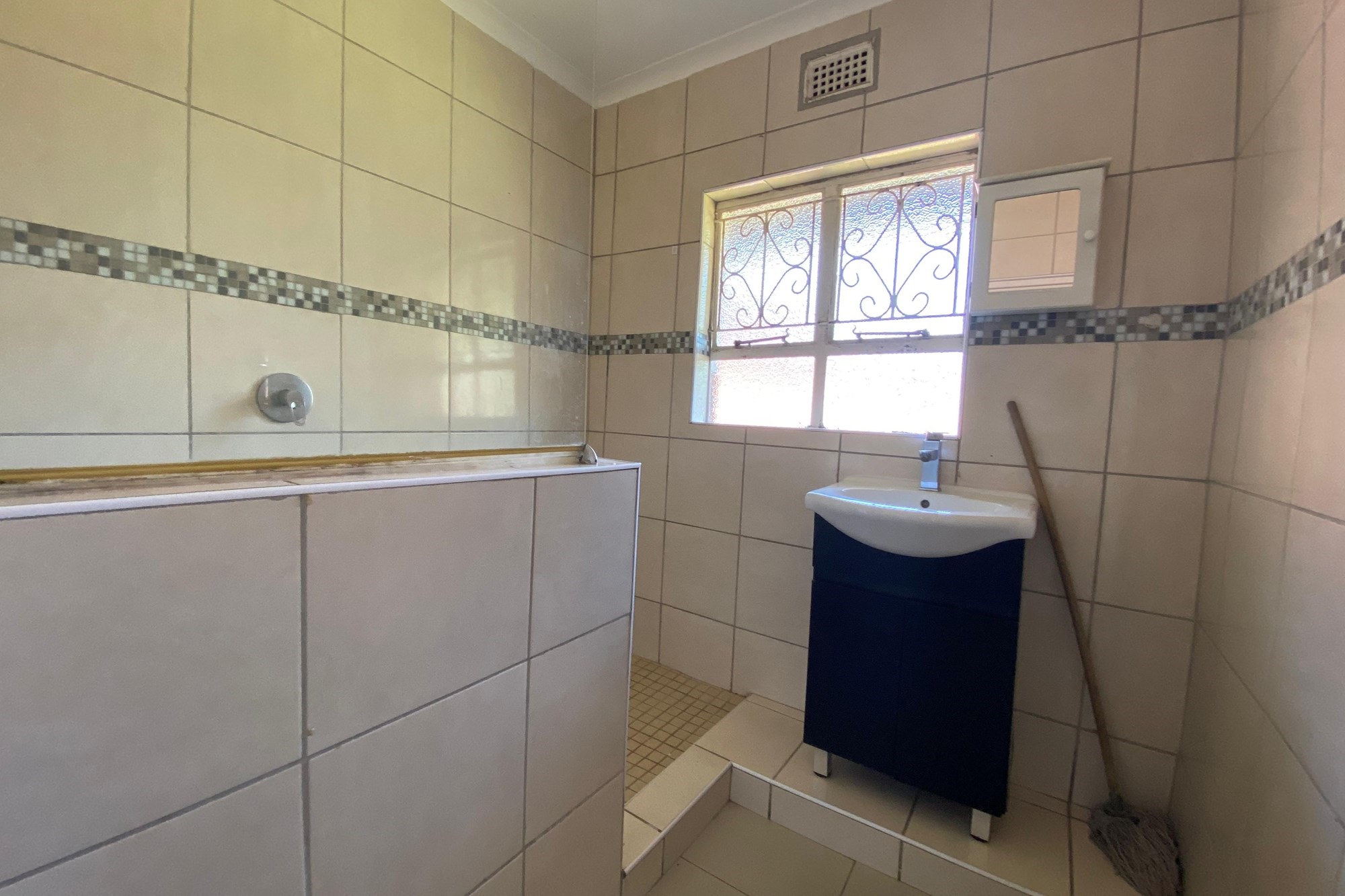 To Let 2 Bedroom Property for Rent in Essenwood KwaZulu-Natal