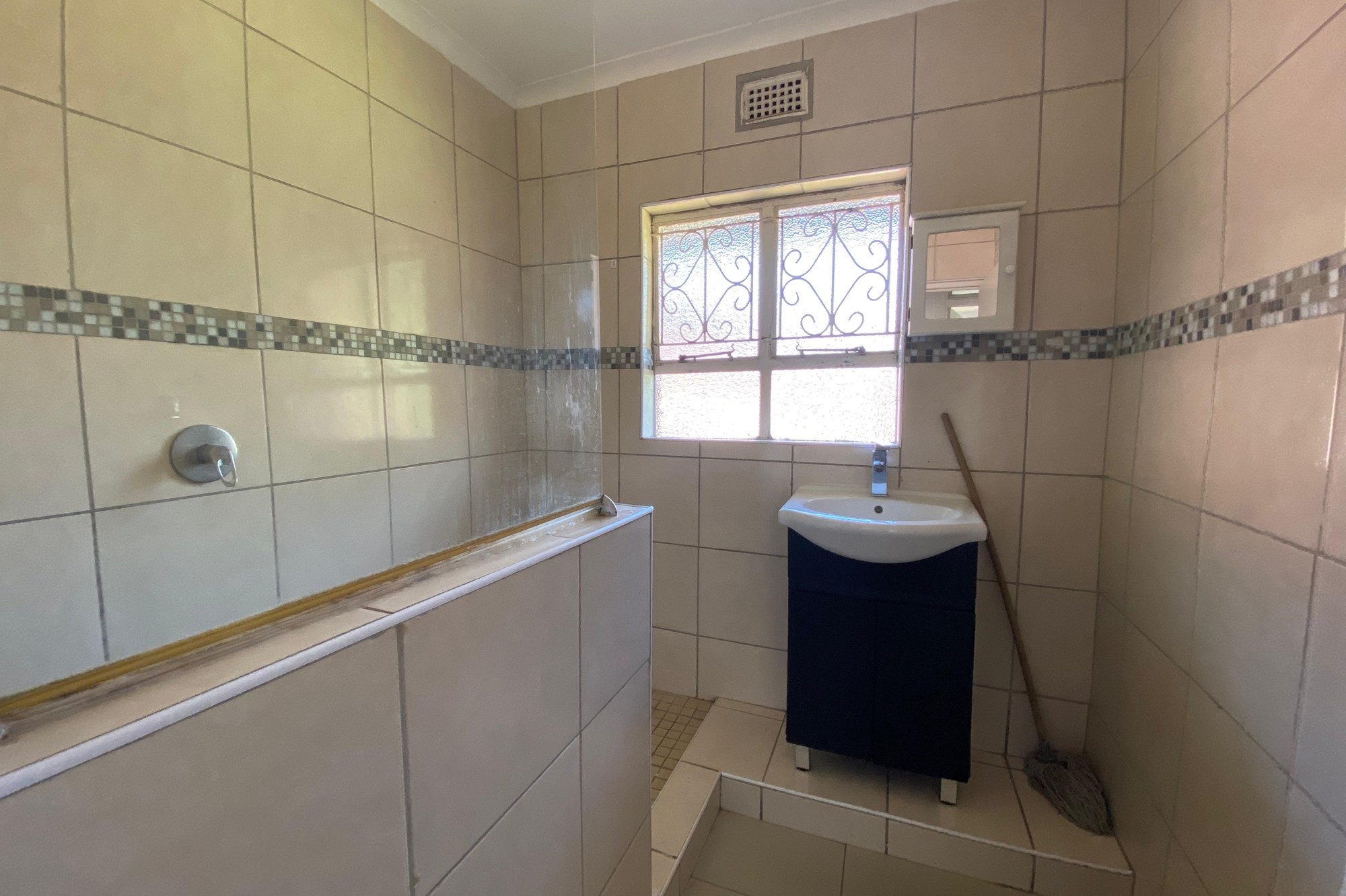 To Let 2 Bedroom Property for Rent in Essenwood KwaZulu-Natal