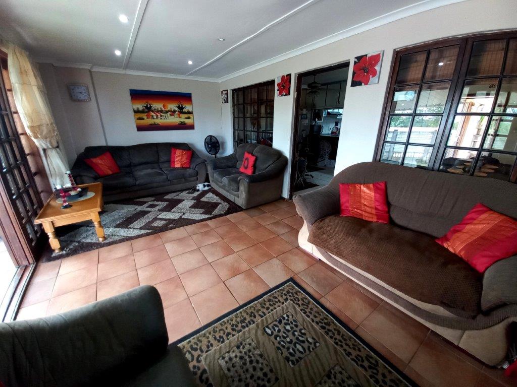 3 Bedroom Property for Sale in Highlands Hills KwaZulu-Natal