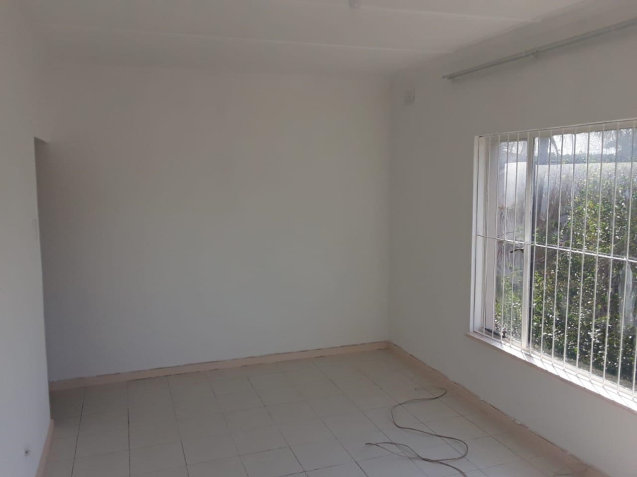 To Let 1 Bedroom Property for Rent in Essenwood KwaZulu-Natal