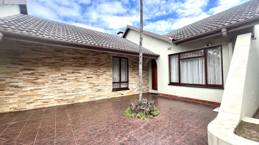 To Let 4 Bedroom Property for Rent in Forest Hills KwaZulu-Natal