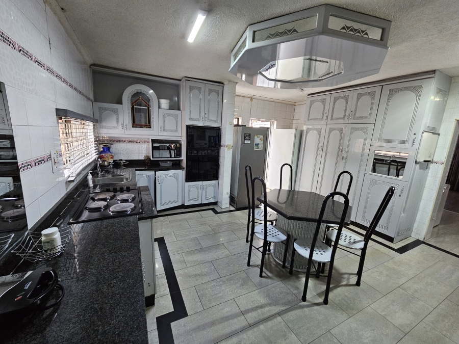 6 Bedroom Property for Sale in Overport KwaZulu-Natal