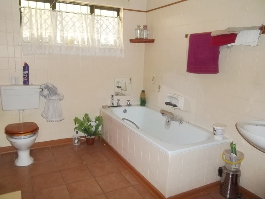 8 Bedroom Property for Sale in Aviary Hill KwaZulu-Natal