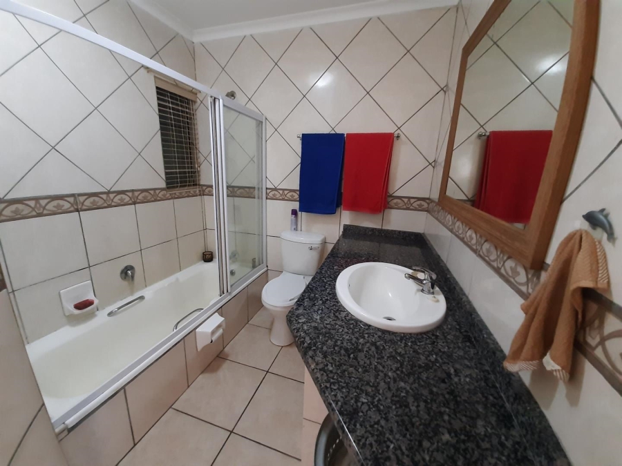 3 Bedroom Property for Sale in Uvongo Beach KwaZulu-Natal