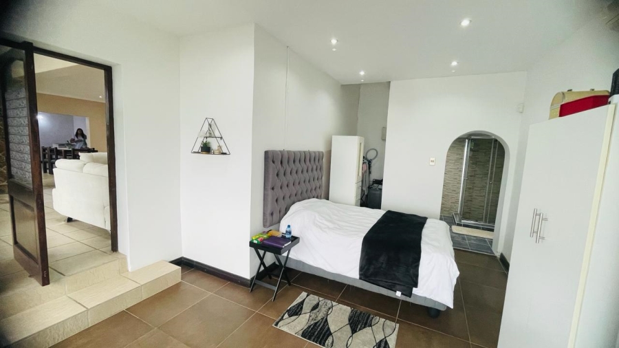 5 Bedroom Property for Sale in Bluff KwaZulu-Natal