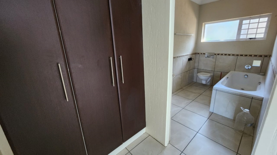 3 Bedroom Property for Sale in Uvongo KwaZulu-Natal