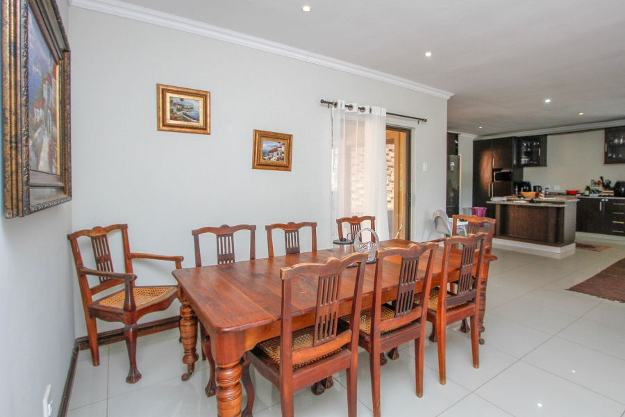 5 Bedroom Property for Sale in Kloof KwaZulu-Natal