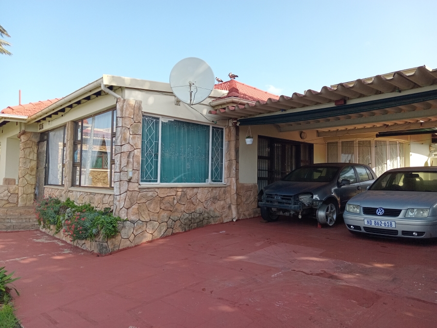 5 Bedroom Property for Sale in Margate KwaZulu-Natal