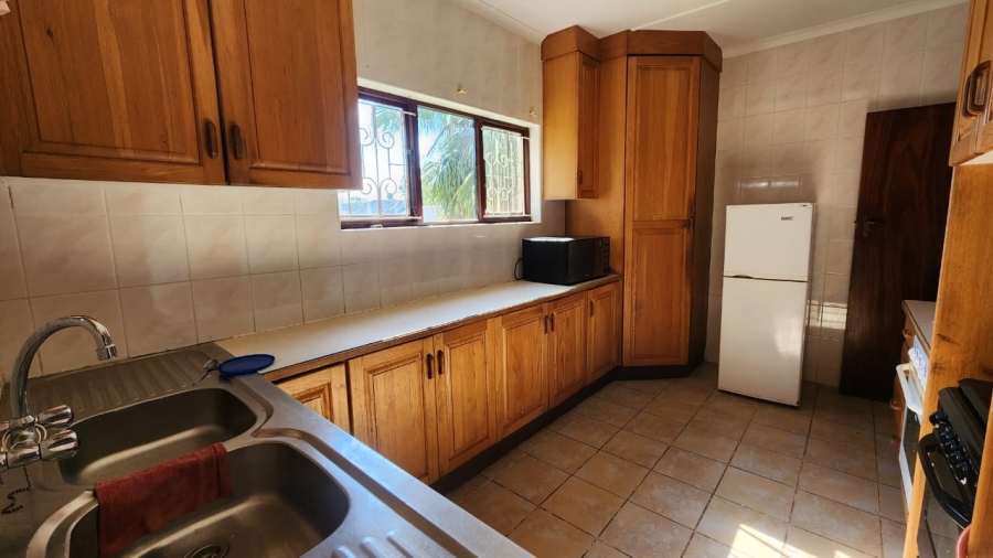 5 Bedroom Property for Sale in Uvongo KwaZulu-Natal