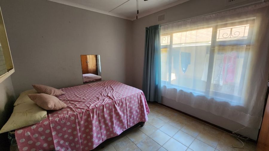 5 Bedroom Property for Sale in Uvongo KwaZulu-Natal