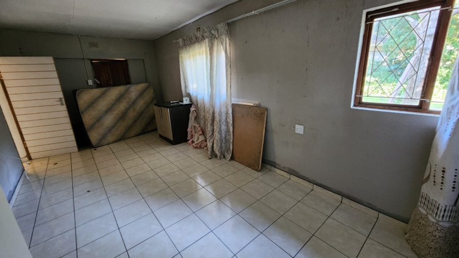 5 Bedroom Property for Sale in Uvongo KwaZulu-Natal