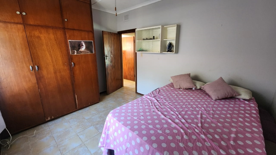 5 Bedroom Property for Sale in Uvongo KwaZulu-Natal