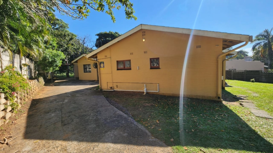 5 Bedroom Property for Sale in Uvongo KwaZulu-Natal