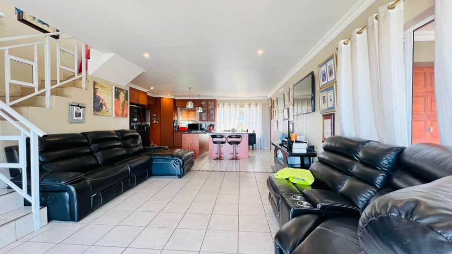 5 Bedroom Property for Sale in Margate KwaZulu-Natal