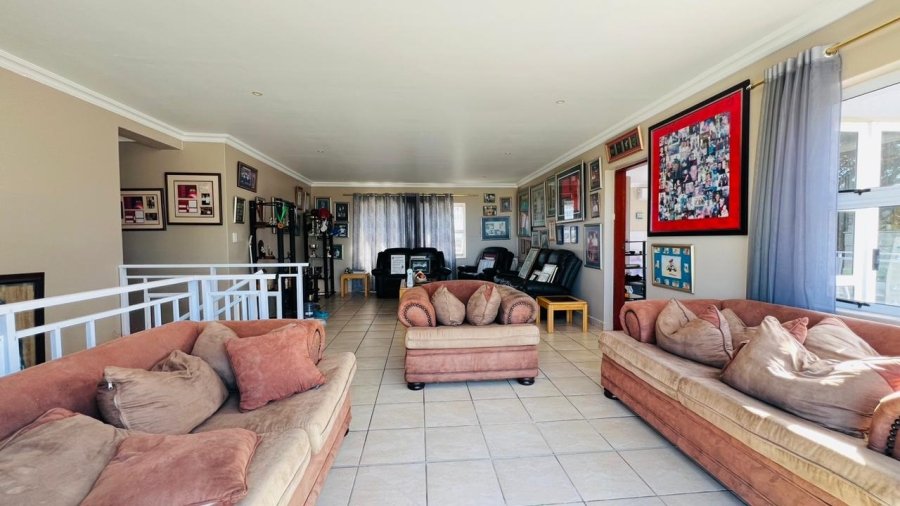 5 Bedroom Property for Sale in Margate KwaZulu-Natal