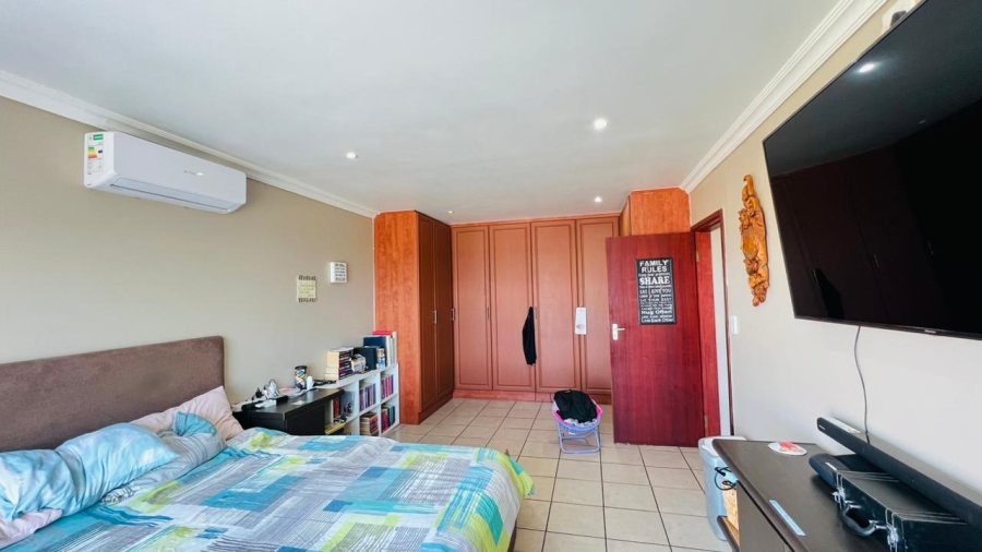 5 Bedroom Property for Sale in Margate KwaZulu-Natal