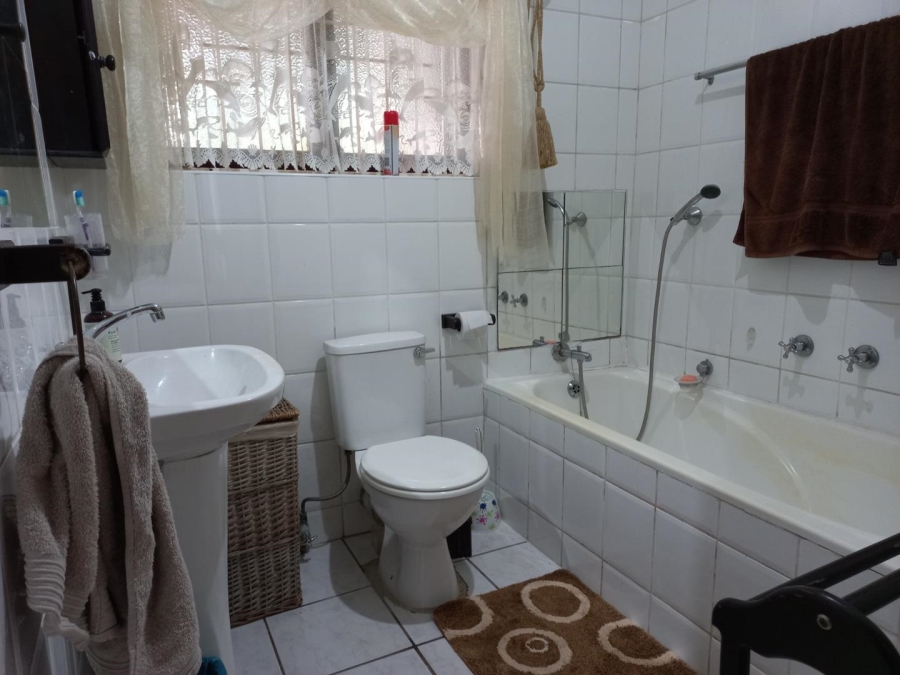 3 Bedroom Property for Sale in Uvongo KwaZulu-Natal